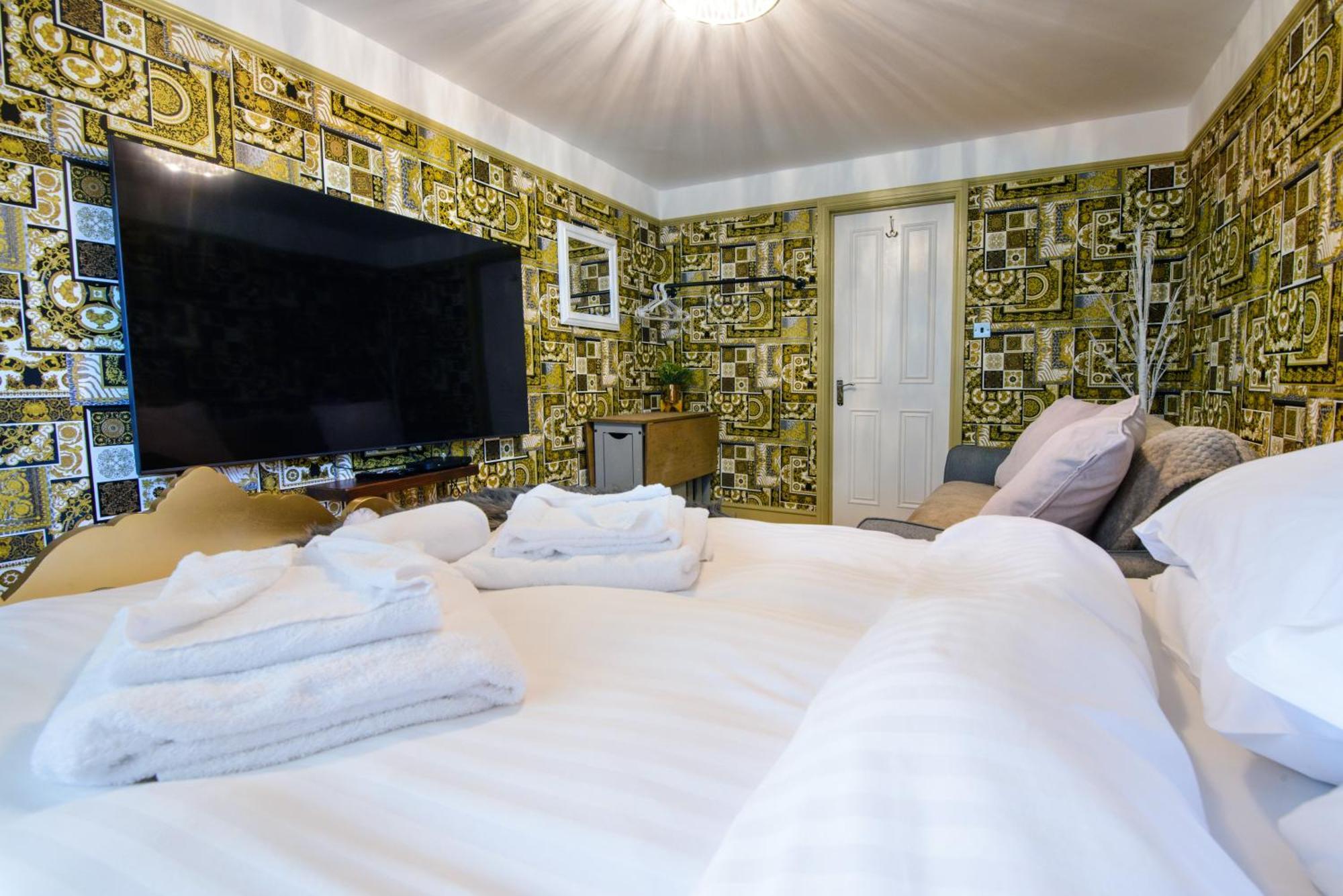 Deluxe 4 Or 5 Bed House With Hot Tub, Cinema Room Sleeps 15 Сафрон-Волден Екстер'єр фото